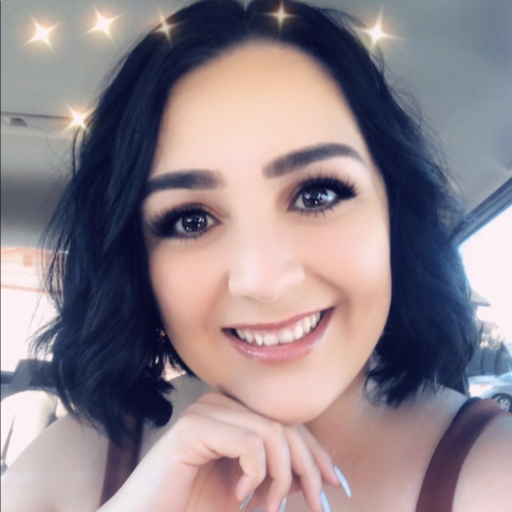 Meet your Posher, Carolina